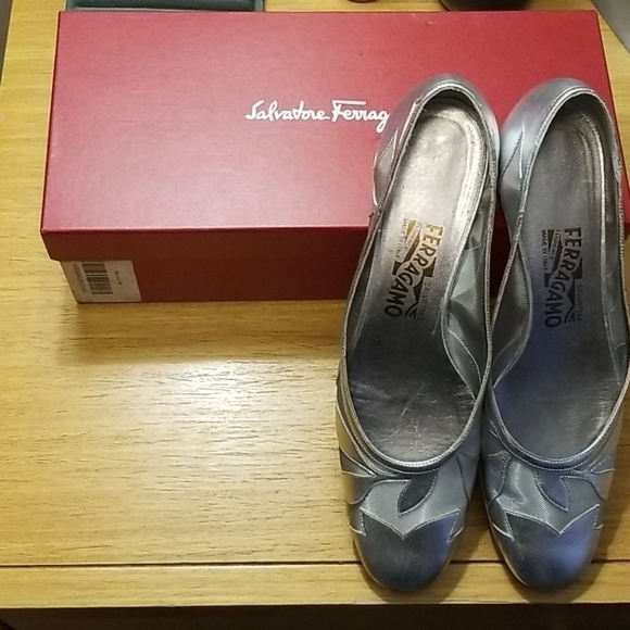 Salvatore Ferragamo Silver Mesh Flats Authentic - Picture 15 of 16